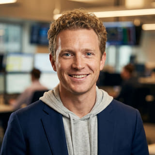 Ryan Brooks en image de profil, avec l’indication d’analyste principal en trading chez Noble Gagévanure